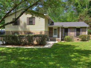 3325 Mill Stream Ln, Marietta, GA 30060-6215