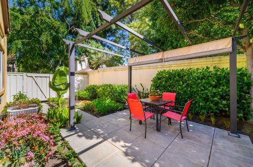 22 Del Ventura, Irvine CA  92606-8857 exterior