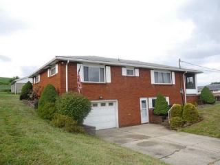622 Bovard Luxor Rd, Greensburg, PA 15601-7775