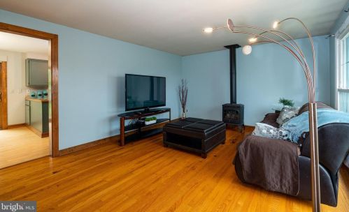 2453 Brookside Ln, York, PA 17402-3604