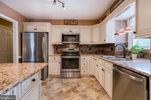 303 Devon Dr, Lancaster PA  17603-4609 exterior