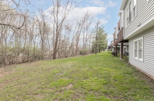 106 Morningside Ct, Huntington CT  06484-4349 exterior