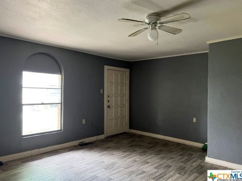 2225 Guadalupe St, Seguin TX  78155-1651 exterior