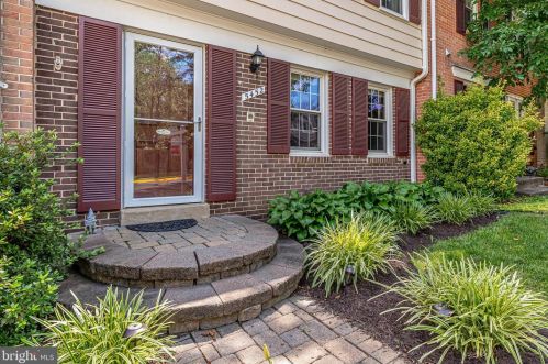 5452 Lighthouse Ln, Springfield, VA 22015-1934