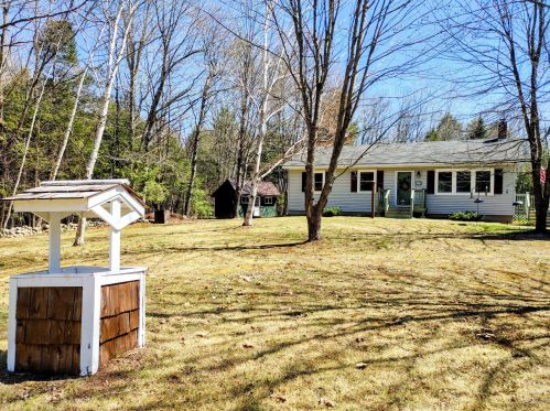 20 Pamela Dr, Winthrop, ME 04364-4032