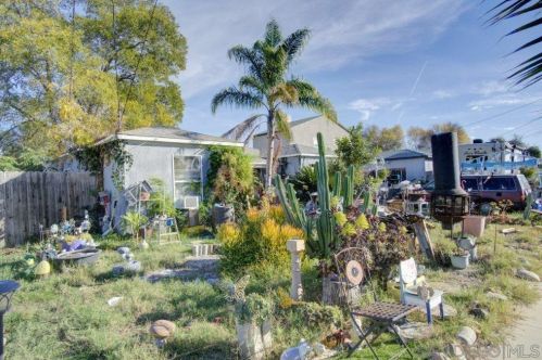 3245 Acacia St, Lemon Grove, CA 91945-2539