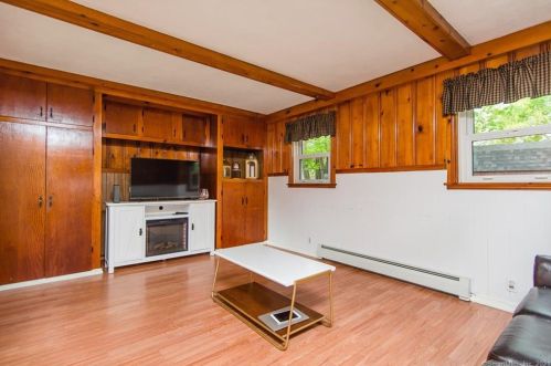 21 Mill St, Putnam, CT 06260-1503