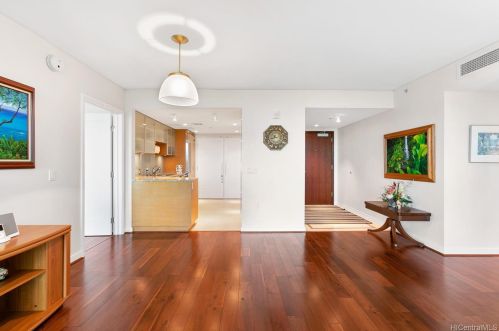 1177 Queen St, Honolulu, HI 96814-4138