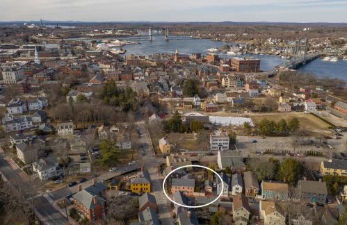 55 Gates St, Portsmouth, NH 03801-4606