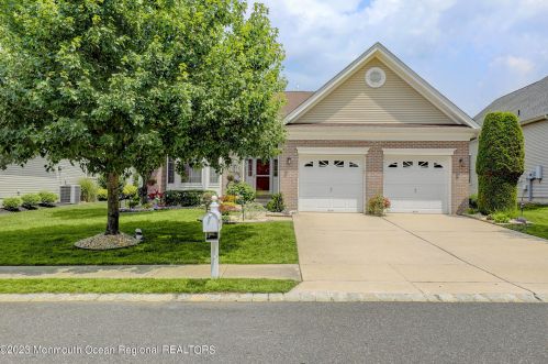 16 Muirfield Rd, Jackson Twp, NJ 08527-2657