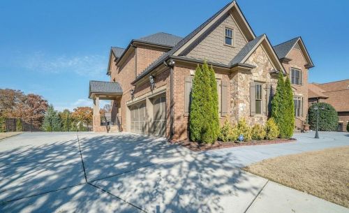 2812 Springbluff Ln, Buford, GA 30519-4196