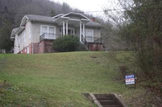 84 Carr St, Clay, WV 25043-6001