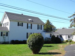 6 Colonial Dr, Westerly, RI 02891-2504