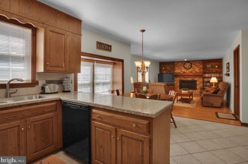 202 Suncrest Rd, Lancaster PA  17601-4835 exterior