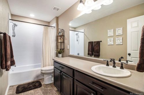 7351 Old Hammer Way, Aurora CO  80016-6115 exterior