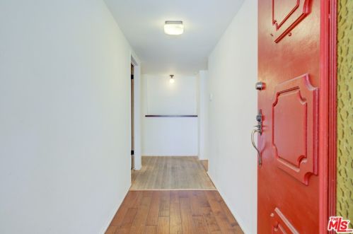 6670 Mammoth Ave, Van Nuys, CA 91405-4812