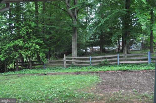 8715 Kenilworth Dr, Springfield VA  22151-1101 exterior