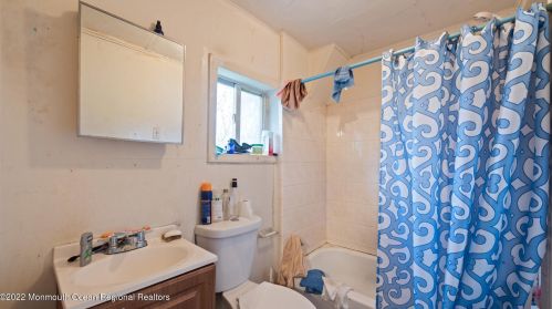 1512 Summerfield Ave, Tinton Falls NJ 07712-6918 exterior