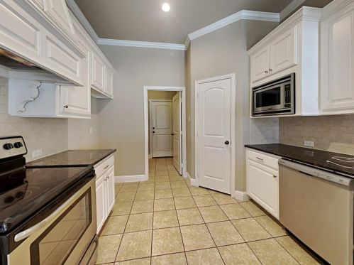 529 Sterling Dr, Fort Worth TX  76126-2461 exterior