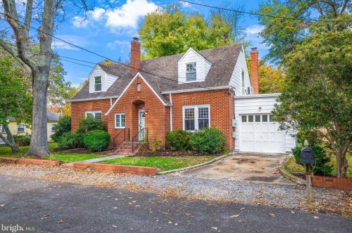 1510 Callaway Dr, Shady Side, MD 20764-9402