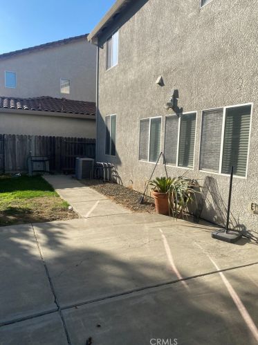 1370 Dynes St, Merced, CA 95348-8410