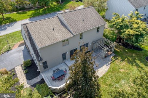 1827 Krystle Dr, Lancaster PA  17602-4149 exterior