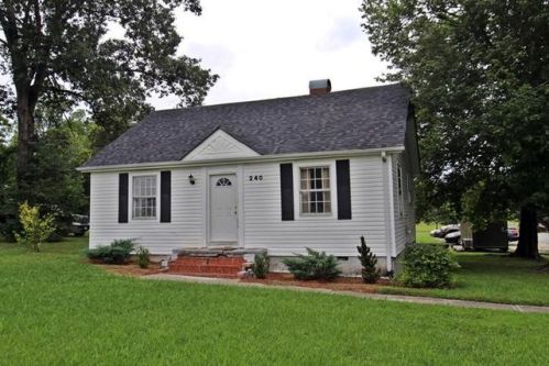 240 1st St, Trenton, GA 30752-2422