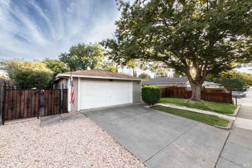 1842 Brookwood Dr, Vacaville, CA 95687-6132