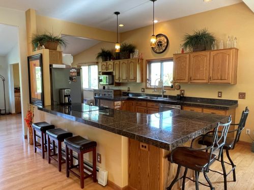 1115 Jonathan Ln, La Crescent, MN 55947-8403