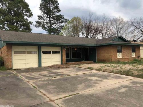 1005 Wisconsin St, Pine Bluff, AR 71601-6157