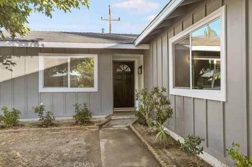 2124 Sycamore Dr, Simi Valley, CA 93065-2704
