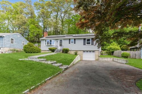 22 Cobblers Ln, Norwalk, CT 06851-1025