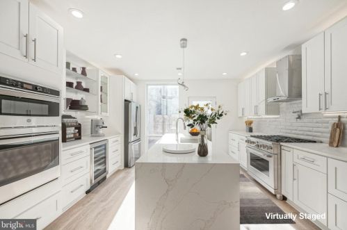 432 Manton St, Philadelphia PA 19147-5216 exterior