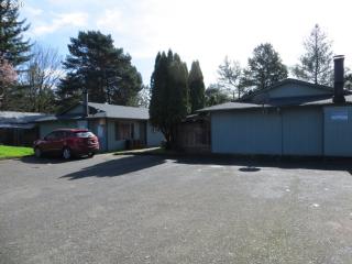 17823 Division St, Portland, OR 17835-1063