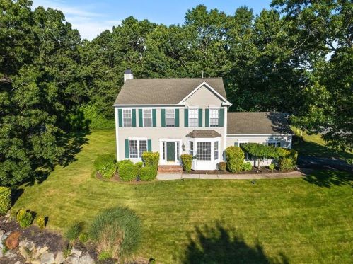 319 Castle Rocks Rd, Warwick, RI 02886-9570