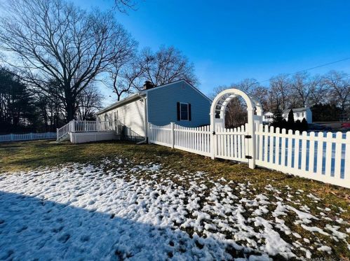 17 Hartshorn St, Killingly CT  06239-4118 exterior