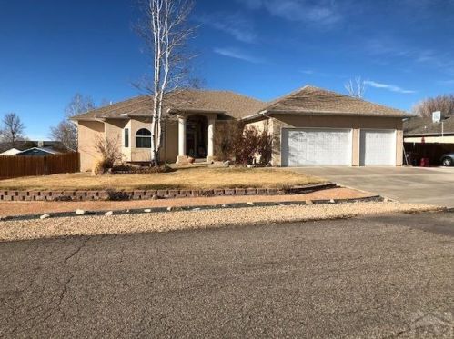 393 Archer Dr, Pueblo, CO 81007-6044
