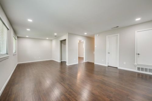 2211 Big Bnd Dr, Carrollton TX 75007-5801 exterior