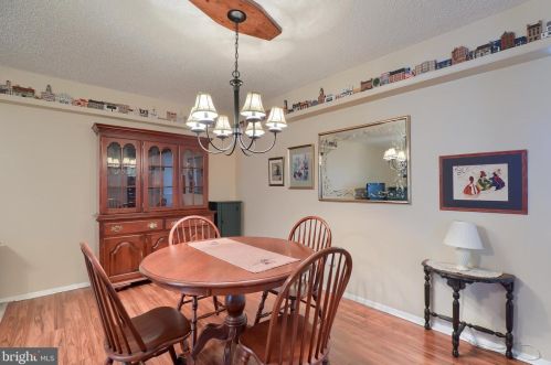 11 Valleybrook Dr, Lancaster PA  17601-4615 exterior