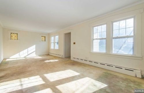 19 Manner Ave, Outwater, NJ 07026-1409
