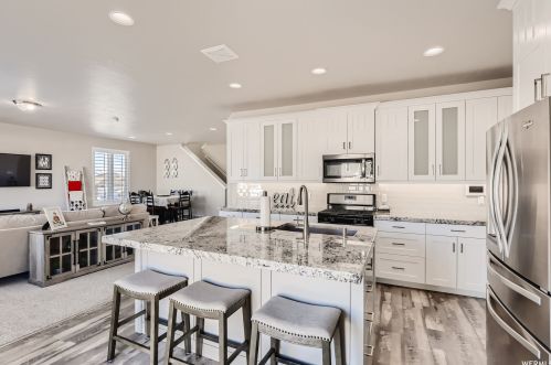 6544 Hvn Maple Dr, Taylorsville UT 84081-4162 exterior