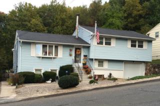 195 Windy Dr, Waterbury, CT 06705-2517