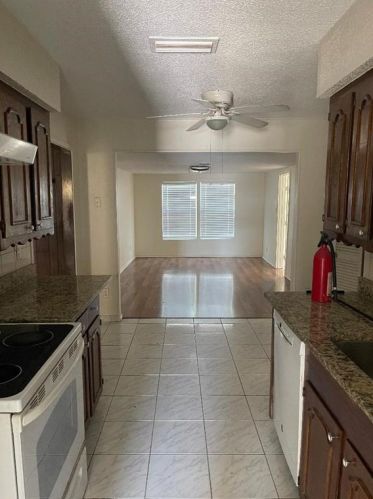 1013 Jeanette Way, Carrollton TX  75006-3105 exterior