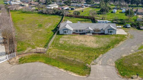24363 Camellia Ct, Sharon, CA 93610-8100