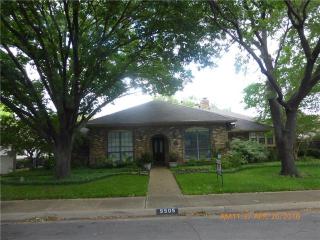 9505 Hill View Dr, Dallas TX  75231-1524 exterior