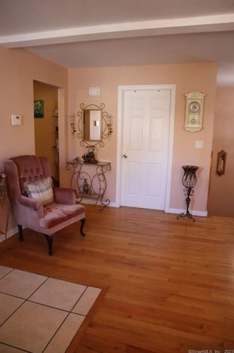 28 Smith St, Derby CT  06418-1216 exterior