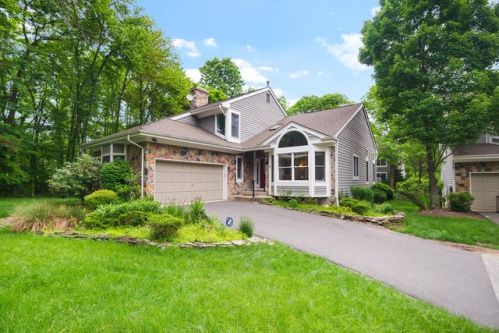 10 Morning Glory Ct, Princeton NJ  08540-9413 exterior