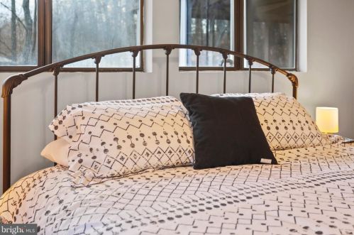 4 Pileated Woodpecker Ln, Hedgesville WV  25427-6232 exterior