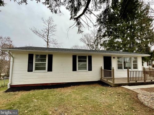 136 Higgs Blvd, Charles Town, WV 25414-1716