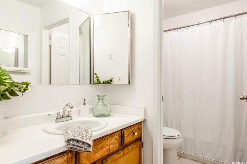 8272 Williamsburg Park Cir, Sandy UT 84070-0517 exterior